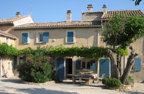 Mazan House | Gite Chapelle: stunning spacious stone house in a quiet area surrounded by vines