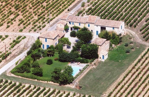 Mazan House | Gite Chapelle: stunning spacious stone house in a quiet area surrounded by vines