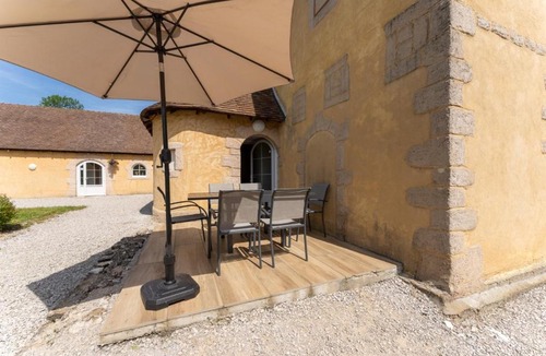 La Chatelaine Apartment | Gite Chateau 3 chambres piscine chauffée
