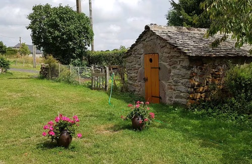 Valuejols House | Gîte 'Chez Marie-Louise' with private terrace and shared garden