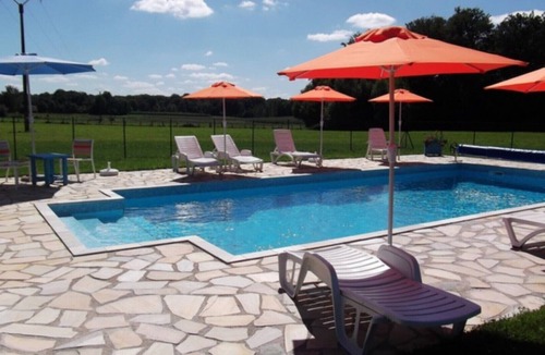 Commenailles House | Gite cottage wood jura with swimming pool