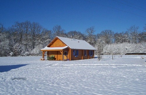 Commenailles House | Gite cottage wood jura with swimming pool