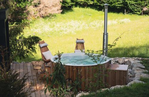 Premanon Apartment | Gite de Caractère dans Ferme en pierre - Double Terrasse et Vue Panoramique - 6p - Sauna & bain nordique