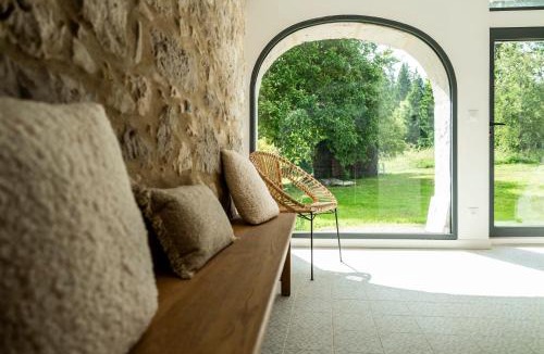 Premanon Apartment | Gite de Caractère dans Ferme en pierre - Double Terrasse et Vue Panoramique - 6p - Sauna & bain nordique