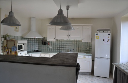 Cours House | Gite de la voie ferrée Spacious house + private pool in green Beaujolais