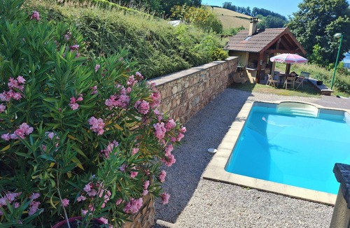 Cours House | Gite de la voie ferrée Spacious house + private pool in green Beaujolais