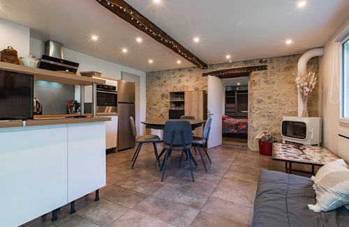 Espenel House | Gîte Drôme Cresta with Mountain View, Private Terrace, and Wi-Fi