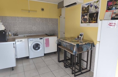 Montelimar Apartment | Gite du Couchant: ideal for solo visitors or couples without children