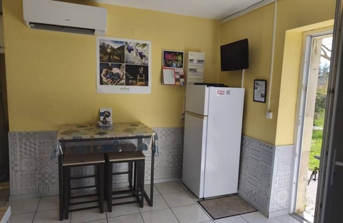 Montelimar Apartment | Gite du Couchant: ideal for solo visitors or couples without children