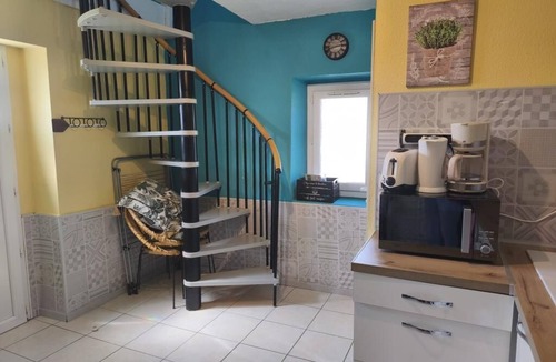 Montelimar Apartment | Gite du Couchant: ideal for solo visitors or couples without children