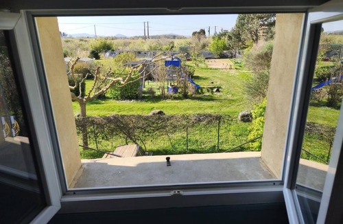 Montelimar Apartment | Gite du Couchant: ideal for solo visitors or couples without children