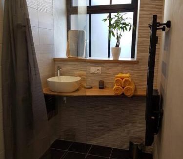 Paroisse Notre-Dame House | Gite du Cours St Mauris Authentique et moderne