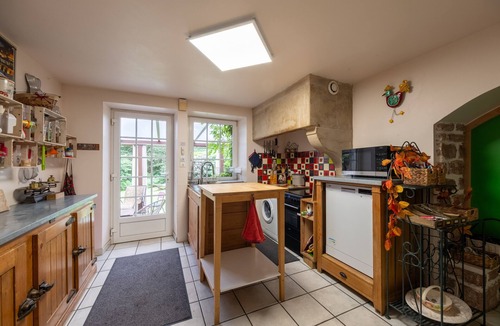 Vosges House | Gîte Du Ruisseau: Private Terrace, Garden with Spa, Wi-Fi – Holiday Home in Épinal