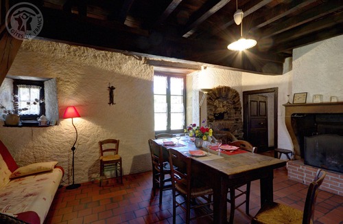 Saint-Symphorien-de-Lay House | Gite DU Vernand- Se Ressourcer à la Compagne- Animaux Acceptés
