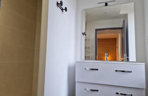Rupt-sur-Moselle Apartment | Gite famille & bain nordique, Chez Bubu, école rénovée au cœur des Vosges