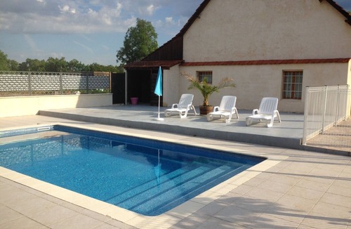 Montjay Cottage | Gite for 14 people with swimming pool