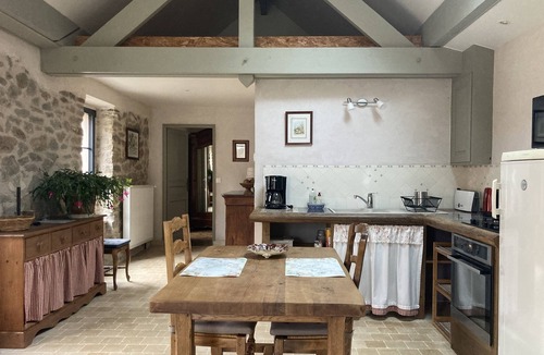Montigny-Saint-Barthelemy Cottage | Gite surrounded by nature next to the river situated in the Morvan regional park