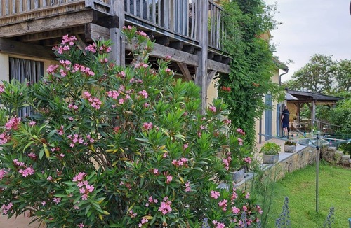 Sainte-Alvere Apartment | Gite Le Ciel, Cosy Appartement, large balcony, great view, shared pool