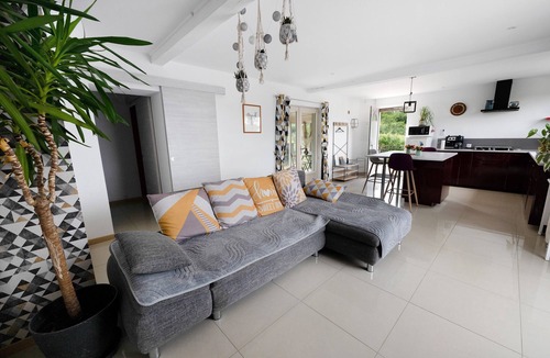 Bussieres (Yonne) House | Gîte 'Gite Villarnoux' with Private Terrace, Wi-Fi and Air Conditioning