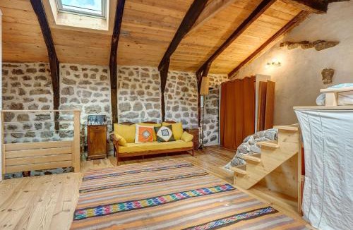 Gluiras House | Gite Granit - hameau ardéchois