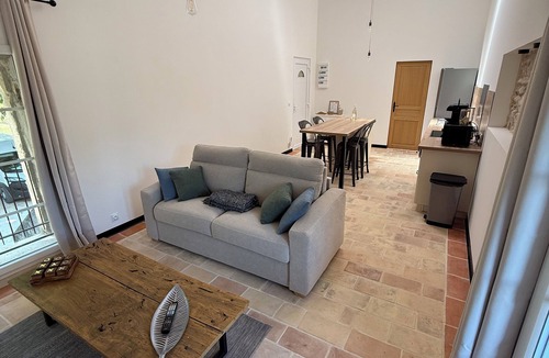 Lamotte-du-Rhone Other | Gite in Provencal country house