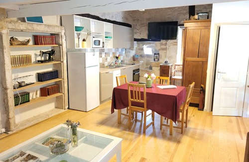 Fargues Cottage | Gîte in the heart of nature, large terrace, with swimming pool