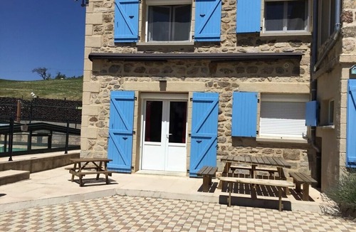 Rhone Crussol House | Gite in the mountains with shared outdoor heated pool