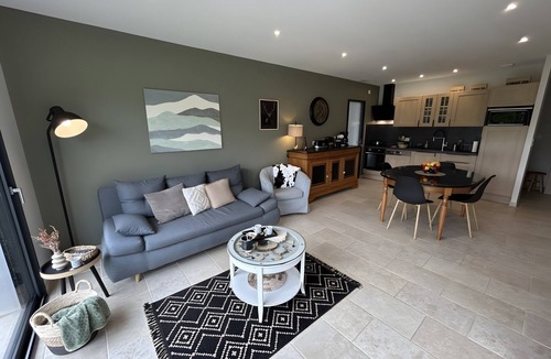 Artalens-Souin House | Gîte L'estive D'hautacam: Holiday Home with Mountain View, Wi-Fi & Air Conditioning