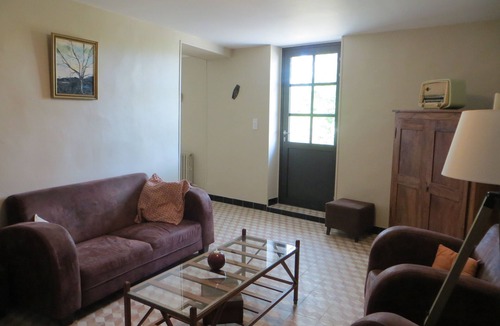 Sainte-Cecile-les-Vignes House | gite la berthine provençale farm located in a wine village