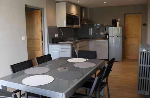 Nauviale House | Gîte La Crouzette – Domaine Les Pla with Shared Pool, Private Terrace and Wi-Fi