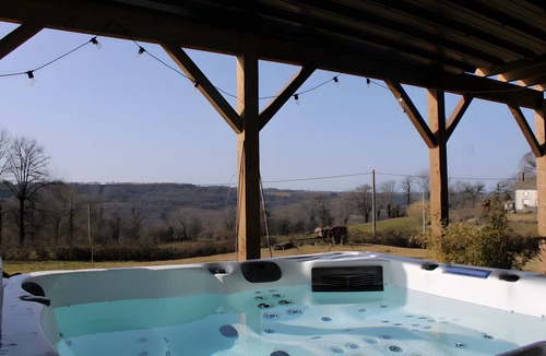 Meallet House | Gîte La Grange de Loey with Spa, Mountain View, Private Terrace and Wi-Fi