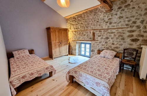 Usson-en-Forez House | Gite "La Menou", au Cœur des Monts du Forez, Gite de Charme à 1h30 de Lyon