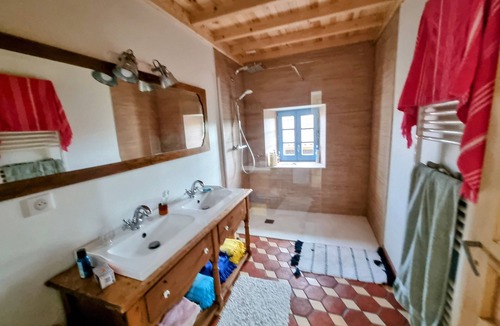 Usson-en-Forez House | Gite "La Menou", au Cœur des Monts du Forez, Gite de Charme à 1h30 de Lyon