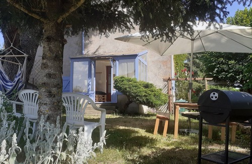 Lesperon Apartment | 'Gite Le Cèdre', private terrace and garden. Minimum 3 nights. Mild summer climate