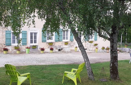 Sougeres-en-Puisaye House | Gîte Le Carrouge with private terrace, garden, Wi-Fi, and hot tub