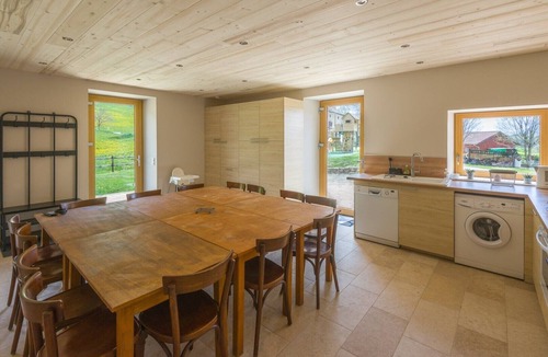 Saint-Julien-en-Vercors House | Gîte Le Chalimont: Holiday Home with Mountain View, Shared Garden and Wi-Fi