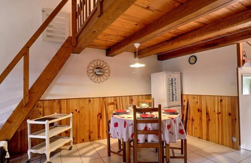 Chazeaux House | Gîte “Le Nid” with Shared Garden and Wi-Fi