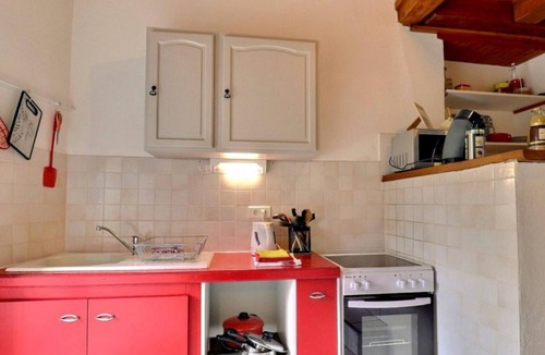 Chazeaux House | Gîte “Le Nid” with Shared Garden and Wi-Fi