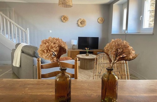 Lavigny House | Gîte Le Temps d'une vendange, at the foot of the vineyards and hiking trails