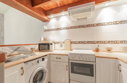 Boutenac-Touvent House | Gîte Les Hauts De L'estuaire with Private Terrace, Garden, and Wi-Fi
