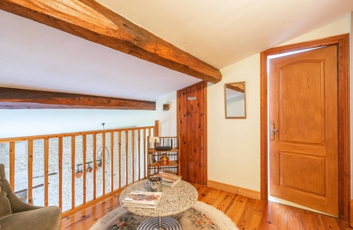 Boutenac-Touvent House | Gîte Les Hauts De L'estuaire with Private Terrace, Garden, and Wi-Fi
