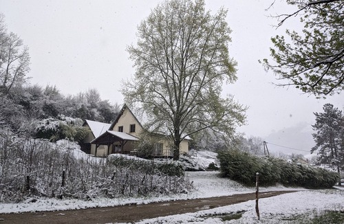 Voiteur House | Gîte Les Isles - Along the river, between Seille and vineyards