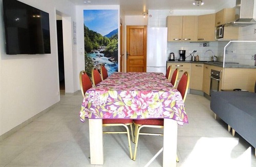 Foncine-le-Haut Apartment | Gite Lys Montagnes du Jura with Spa Sauna river