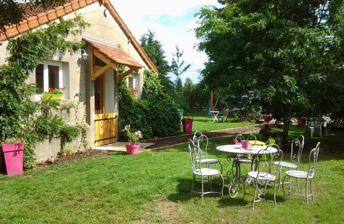 Avermes Cottage | Gite Moulins, 2 bedrooms, 5 persons
