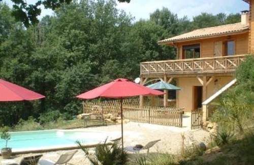 Sarlat-la-Caneda Apartment | Gite on the first floor of a wooden house