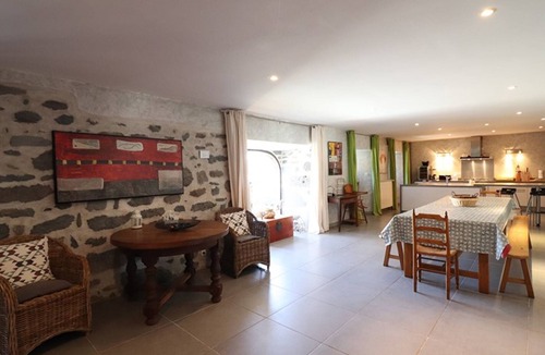 Paulhac Cottage | Gite Paulhac, 5 bedrooms, 12 persons
