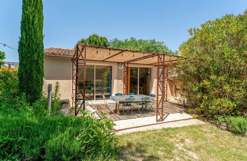 Entrechaux Apartment | Gîte 'Romarin' with Mountain View, Wi-Fi and Air Conditioning