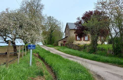 Saint-Gratien-Savigny House | Gite Rural Entièrement Rénové, Près du Canal du Nivernais Avec Très Belle vue