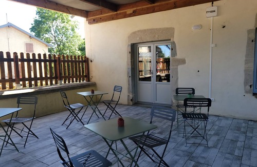 Orchamps Cottage | Gite Sejour Tout Confort 10 Personnes Jura Proche Dole EV6