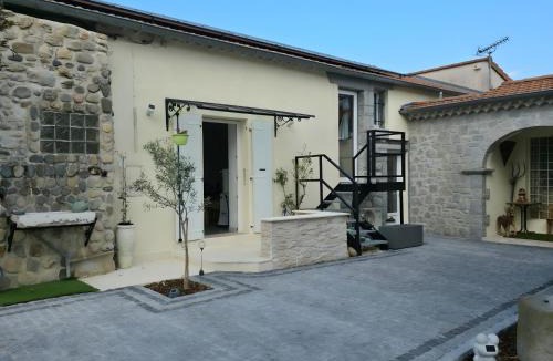 Sampzon House | Gite Stéphanie